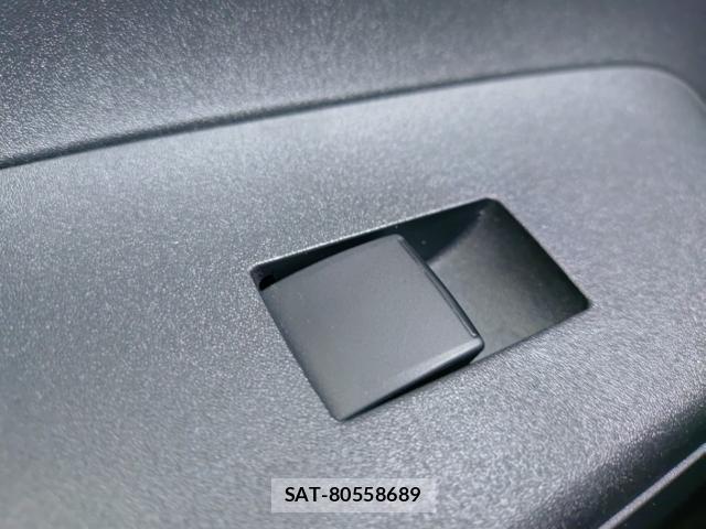 Toyota AQUA 2023-08 8752591-12