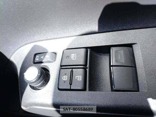 Toyota AQUA 2023-08 8752591-13