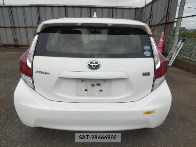 Toyota AQUA 2016-08 8752603-1