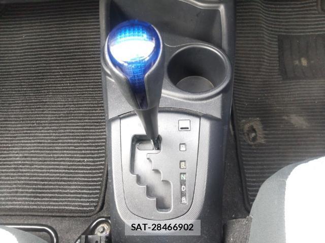 Toyota AQUA 2016-08 8752603-11