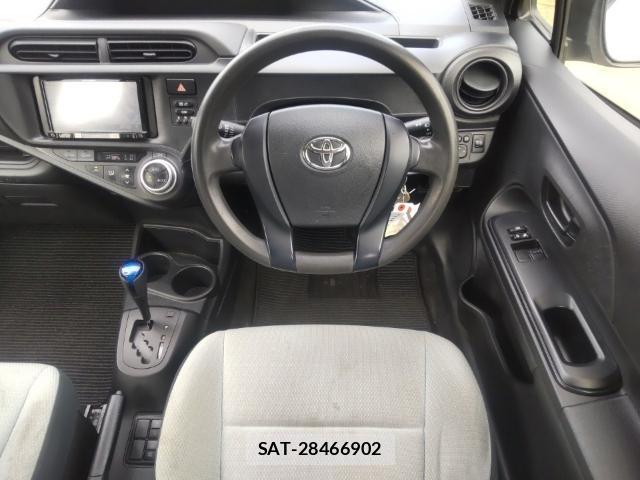 Toyota AQUA 2016-08 8752603-2