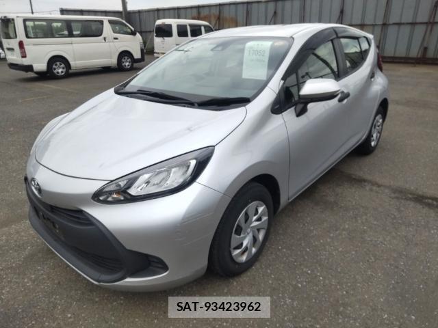 Toyota AQUA 2023-08 8752607-0