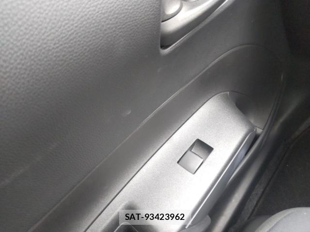 Toyota AQUA 2023-08 8752607-12
