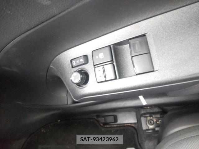 Toyota AQUA 2023-08 8752607-13