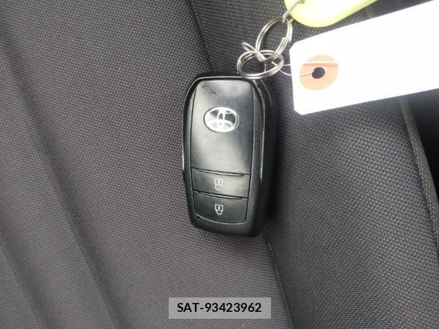 Toyota AQUA 2023-08 8752607-14