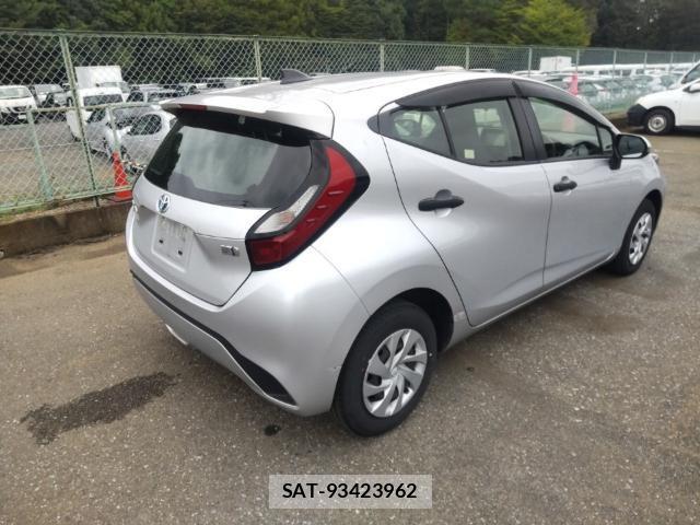 Toyota AQUA 2023-08 8752607-4