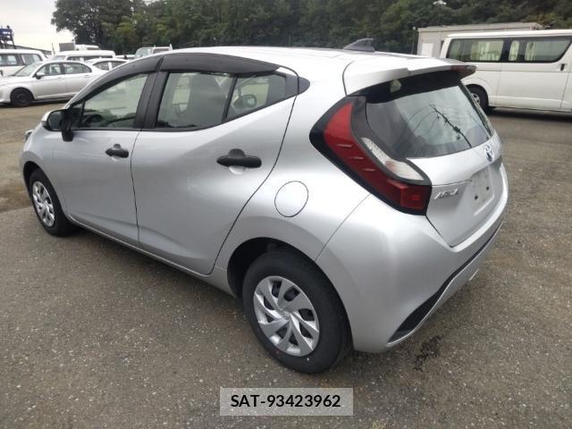 Toyota AQUA 2023-08 8752607-5