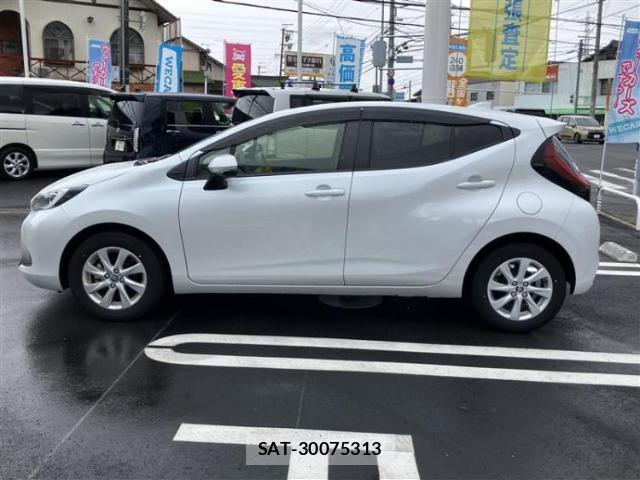 Toyota AQUA 2022-05 8752782-1