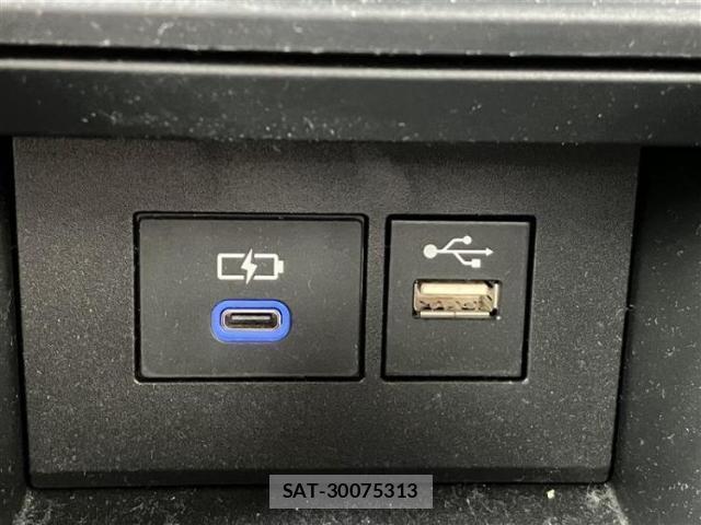 Toyota AQUA 2022-05 8752782-13
