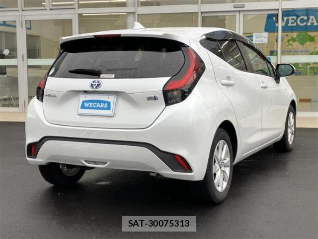 Toyota AQUA 2022-05 8752782-2