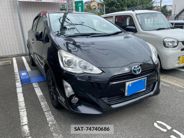Toyota AQUA 2016-09 8752996-1