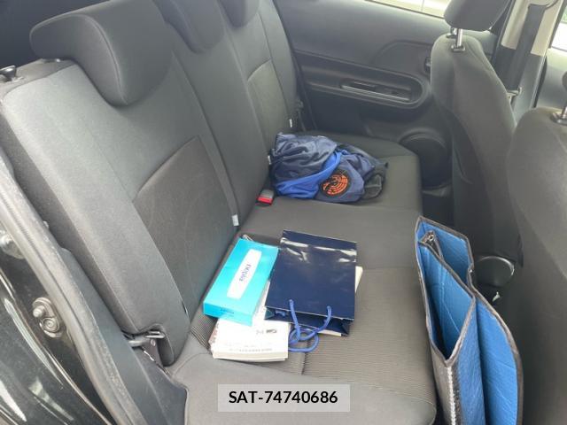 Toyota AQUA 2016-09 8752996-11