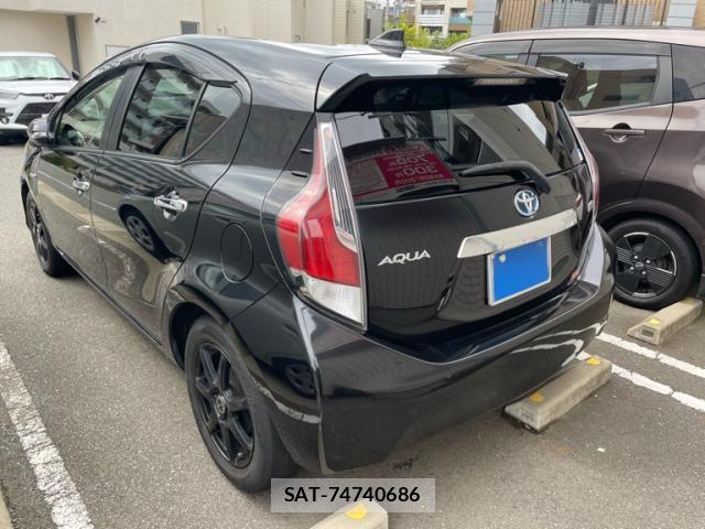 Toyota AQUA 2016-09 8752996-13