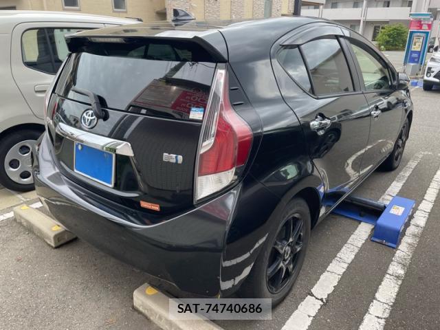 Toyota AQUA 2016-09 8752996-2