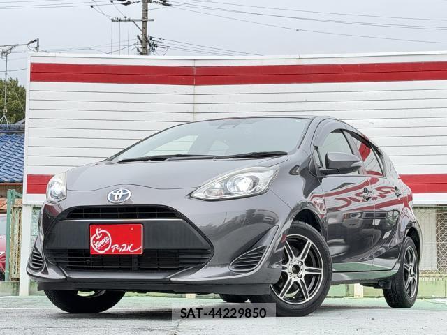 Toyota AQUA 2017-12 8753382-0
