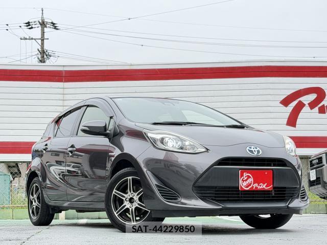 Toyota AQUA 2017-12 8753382-1