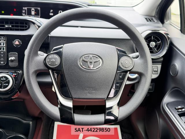 Toyota AQUA 2017-12 8753382-5
