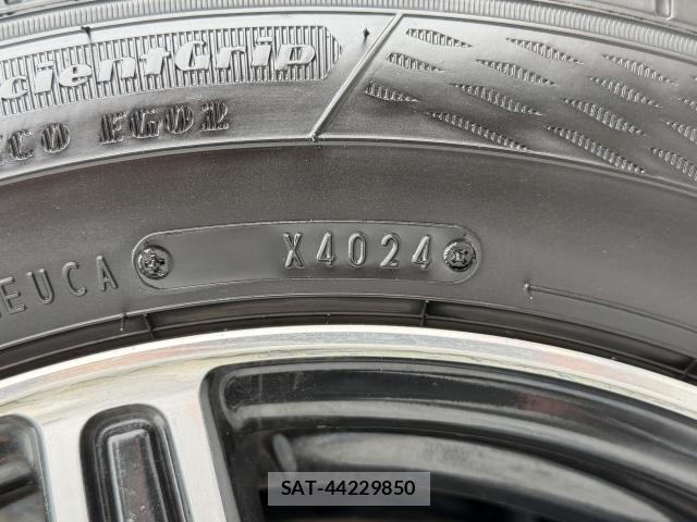Toyota AQUA 2017-12 8753382-8