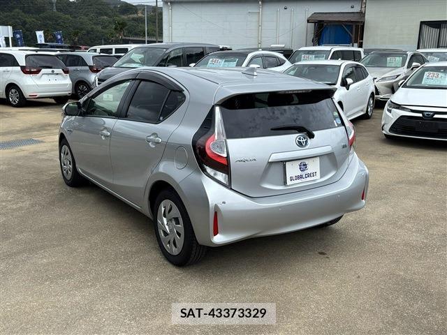 Toyota AQUA 2019-11 8753391-12