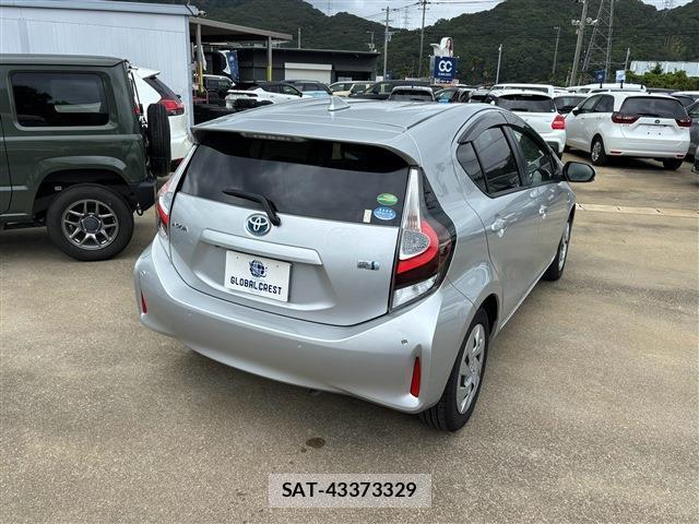 Toyota AQUA 2019-11 8753391-14