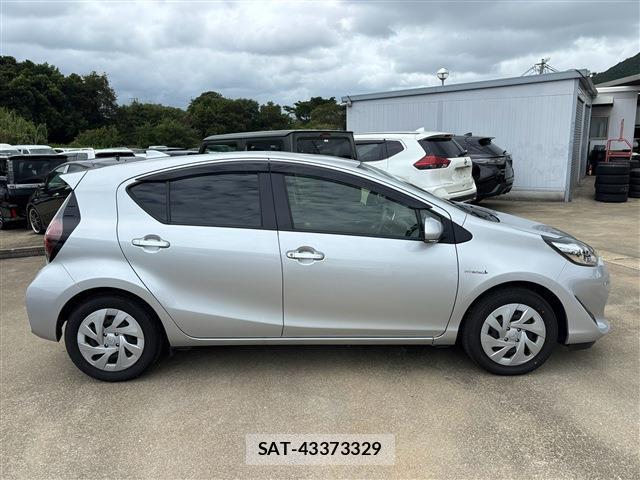 Toyota AQUA 2019-11 8753391-15