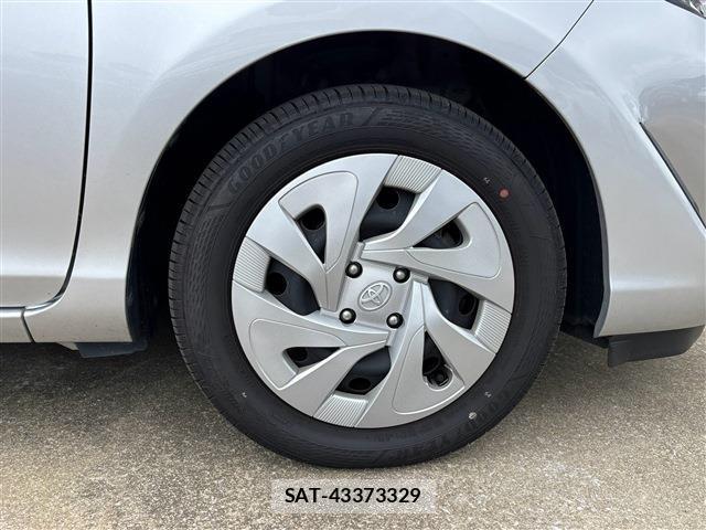Toyota AQUA 2019-11 8753391-16