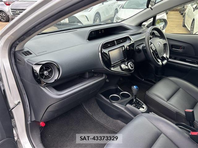 Toyota AQUA 2019-11 8753391-3