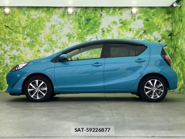 Toyota AQUA 2017-08 8753533-1