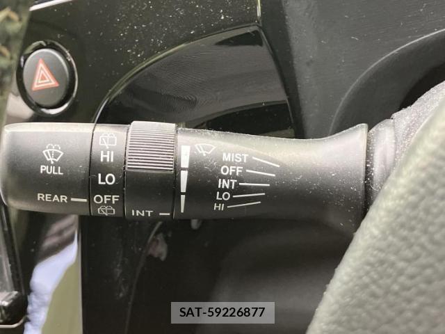Toyota AQUA 2017-08 8753533-16