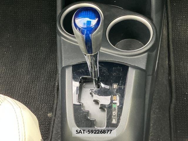 Toyota AQUA 2017-08 8753533-17