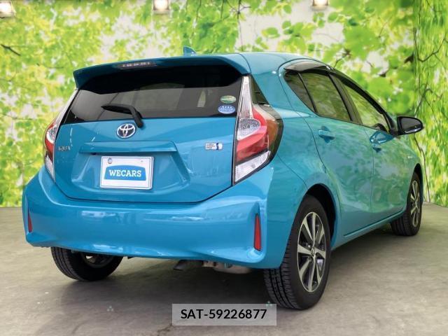 Toyota AQUA 2017-08 8753533-2