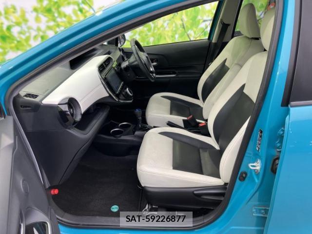 Toyota AQUA 2017-08 8753533-6
