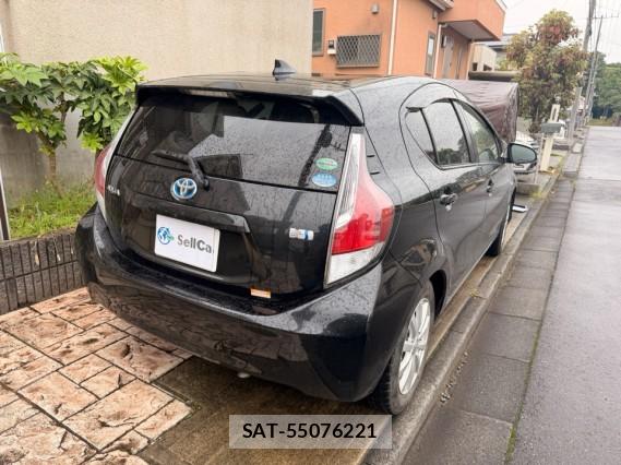 Toyota AQUA 2015-03 8753554-13