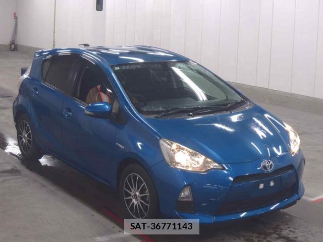 Toyota AQUA 2013-09 8754108-0