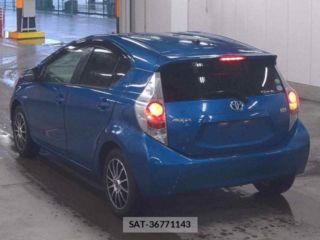 Toyota AQUA 2013-09 8754108-1