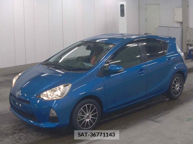 Toyota AQUA 2013-09 8754108-3