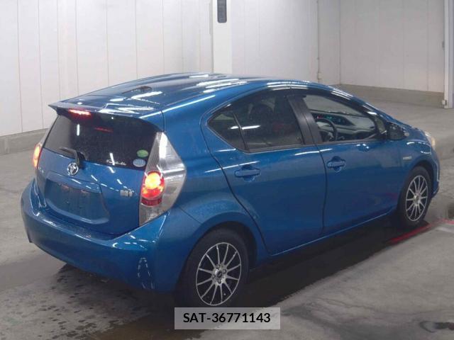Toyota AQUA 2013-09 8754108-4
