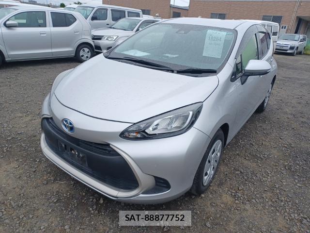 Toyota AQUA 2021-08 8754327-0
