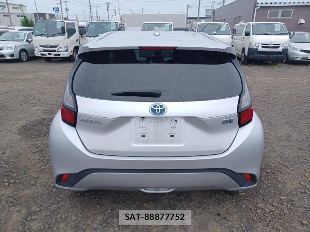 Toyota AQUA 2021-08 8754327-1
