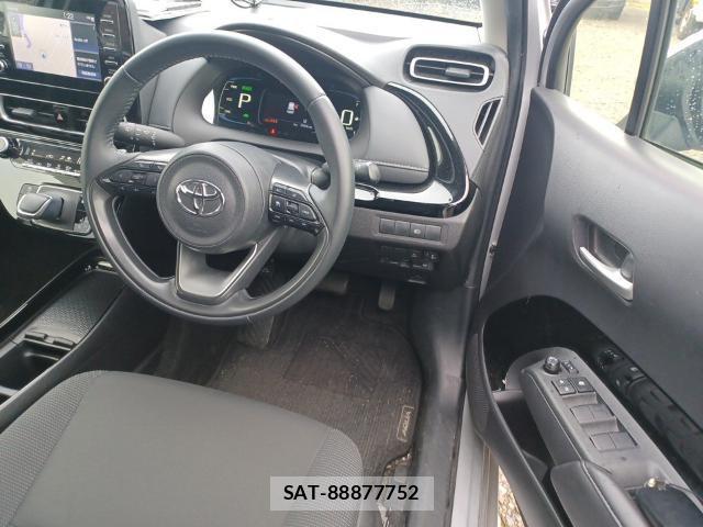 Toyota AQUA 2021-08 8754327-2