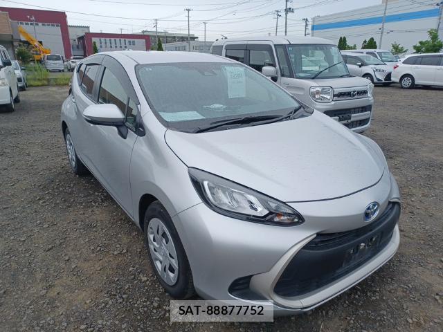 Toyota AQUA 2021-08 8754327-3