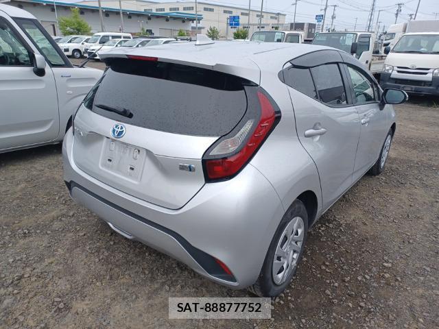 Toyota AQUA 2021-08 8754327-4