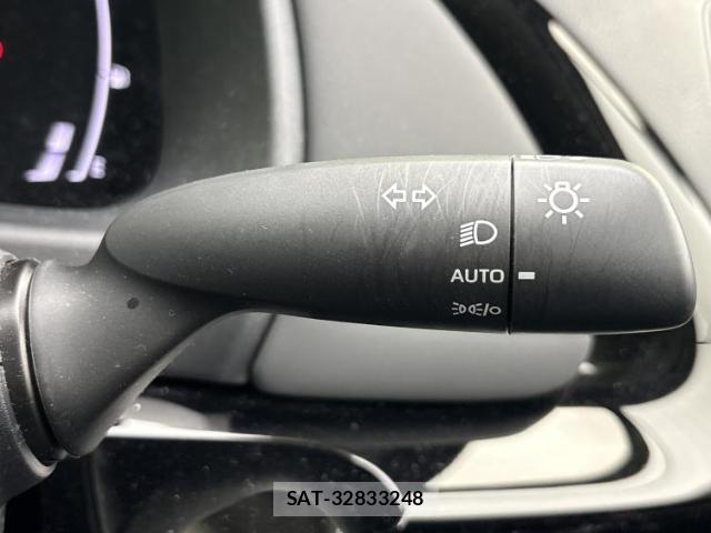 Toyota AQUA 2025-09 8754342-16