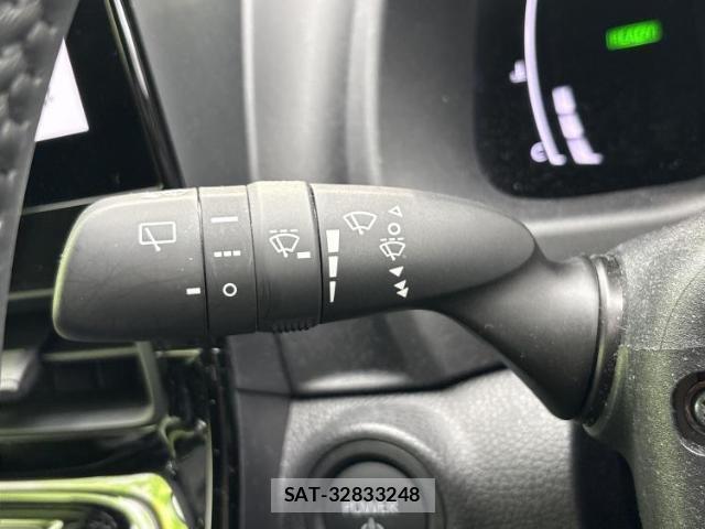 Toyota AQUA 2025-09 8754342-17