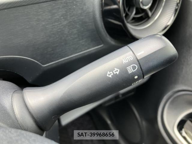 Toyota AQUA 2017-07 8754378-12
