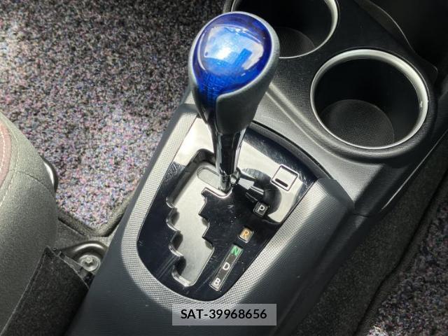 Toyota AQUA 2017-07 8754378-14