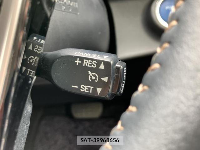 Toyota AQUA 2017-07 8754378-17