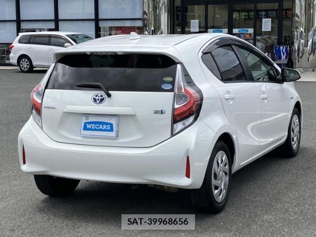 Toyota AQUA 2017-07 8754378-2