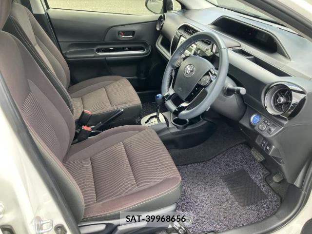 Toyota AQUA 2017-07 8754378-3