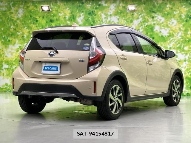 Toyota AQUA 2018-06 8754397-2